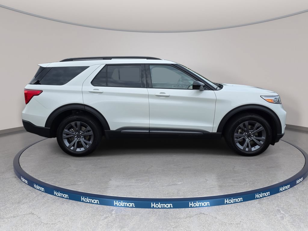 Certified 2023 Ford Explorer XLT w/ Equipment Group 202A AWD/4WD image 4