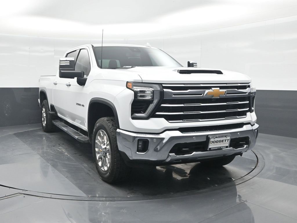 Used 2025 Chevrolet Silverado 3500 LTZ w/ LTZ Convenience Package image 8