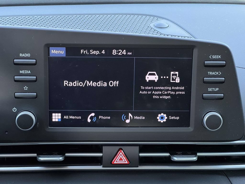 Used 2025 Hyundai Elantra SE FWD image 3