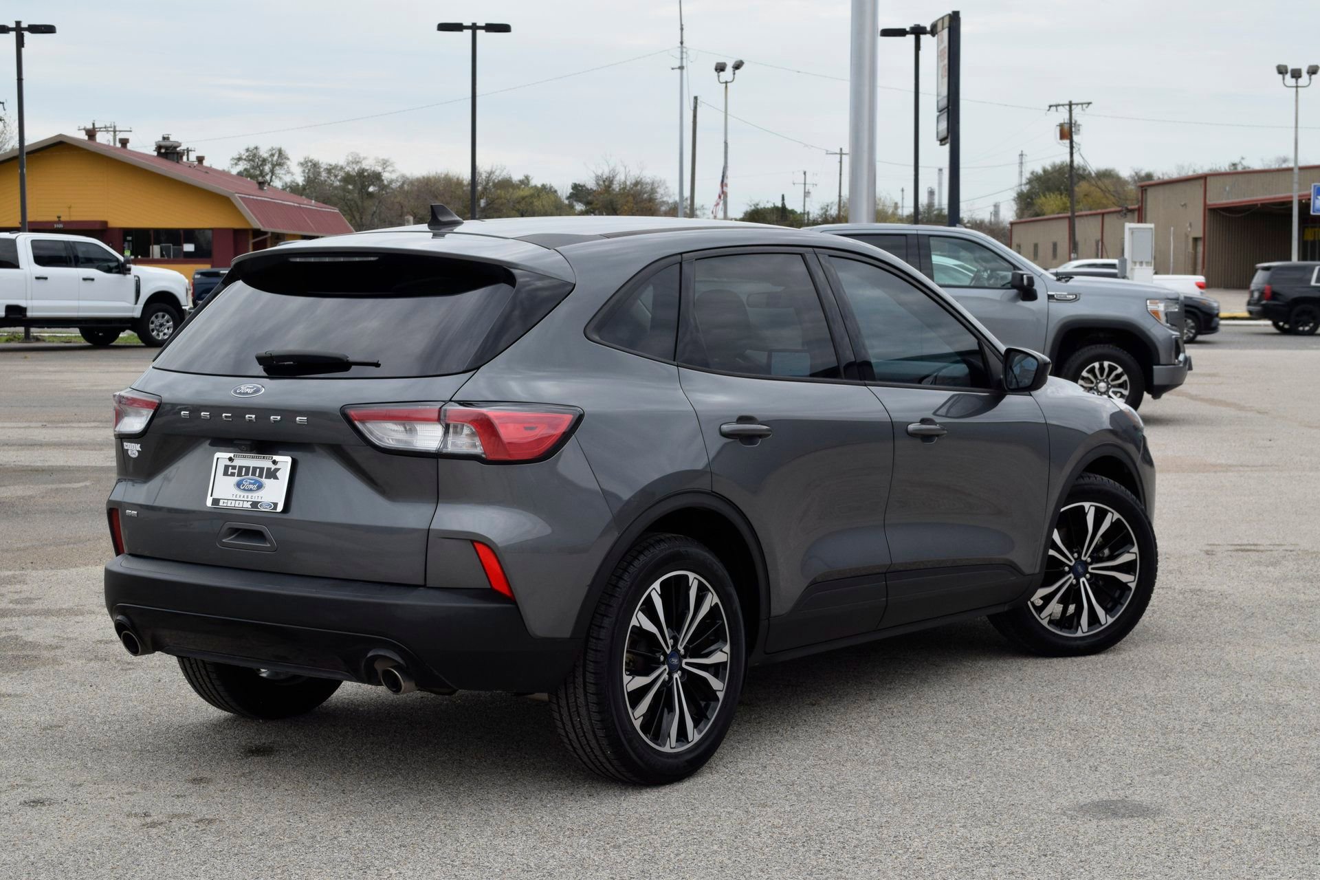 Certified 2022 Ford Escape SE w/ SE Sport Appearance Package image 10