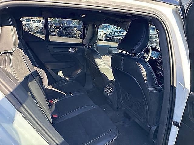Used 2022 Volvo XC40 T5 R-Design w/ Advanced Package image 18
