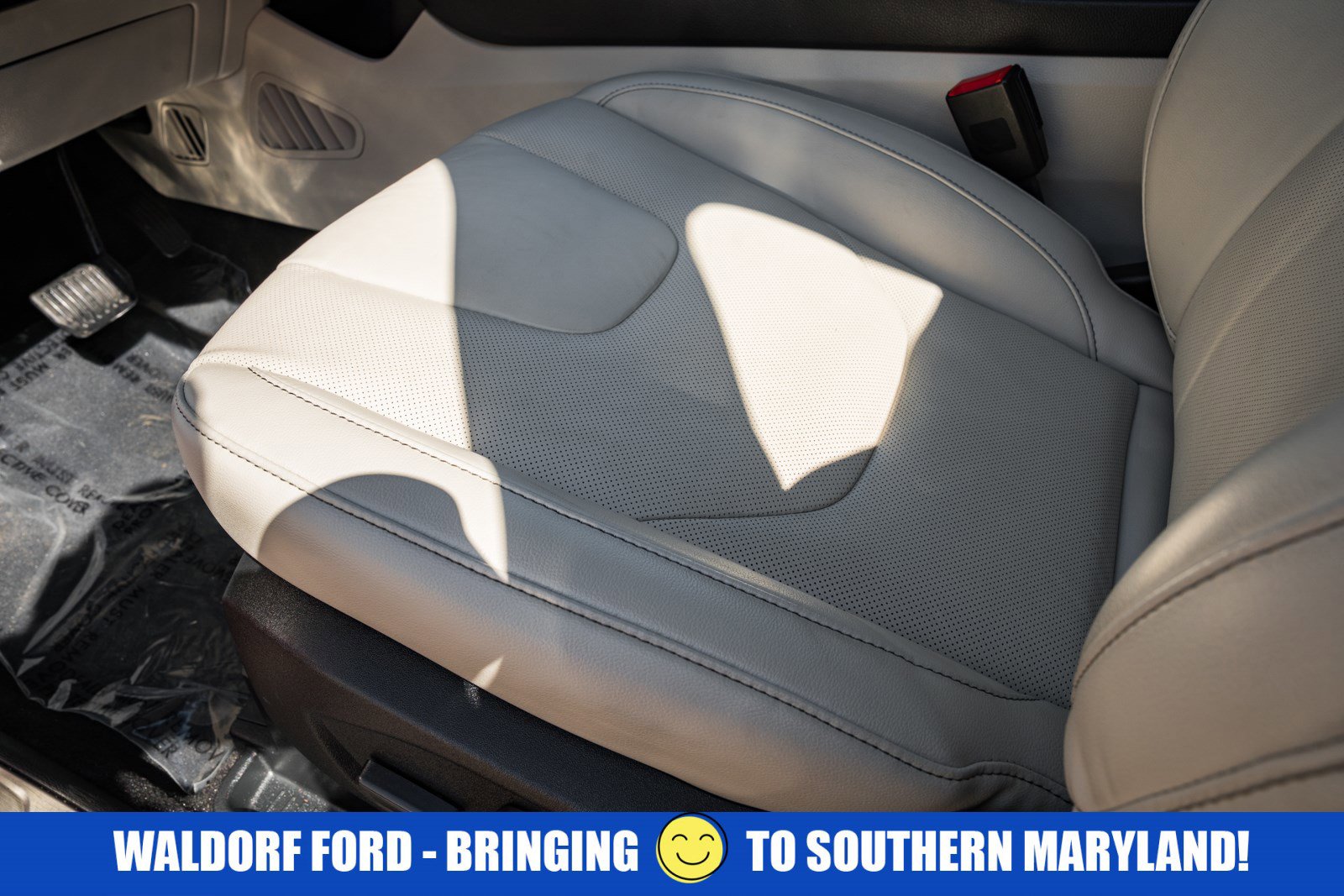 Certified 2020 Ford Edge Titanium w/ Equipment Group 301A AWD/4WD image 33