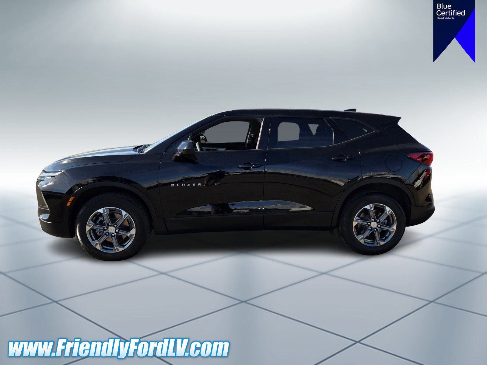 Used 2023 Chevrolet Blazer LT image 2