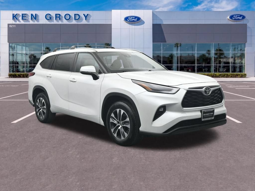 Used 2023 Toyota Highlander XLE