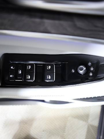 Used 2022 Jeep Grand Cherokee Overland w/ Advanced Protech Group III AWD/4WD image 25