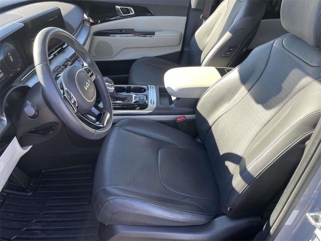 Used 2024 Kia Carnival SX Prestige image 13