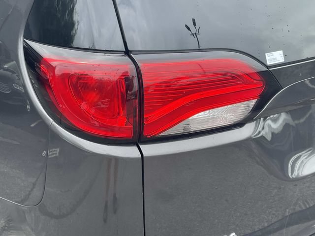 Used 2020 Chrysler Pacifica Touring-L FWD image 12