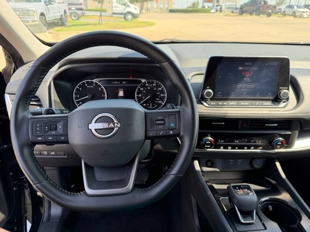 Used 2025 Nissan Rogue SV FWD image 12
