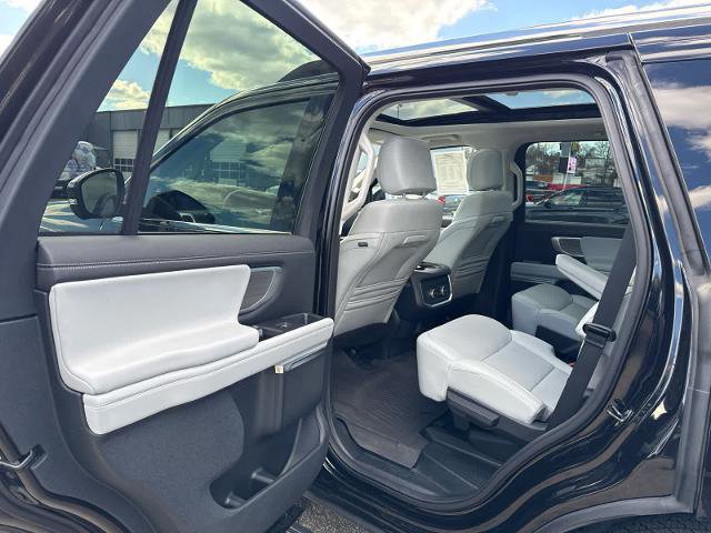 Certified 2025 Ford Expedition Platinum AWD/4WD image 7