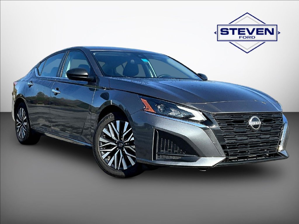 Used 2025 Nissan Altima 2.5 SV FWD image 1