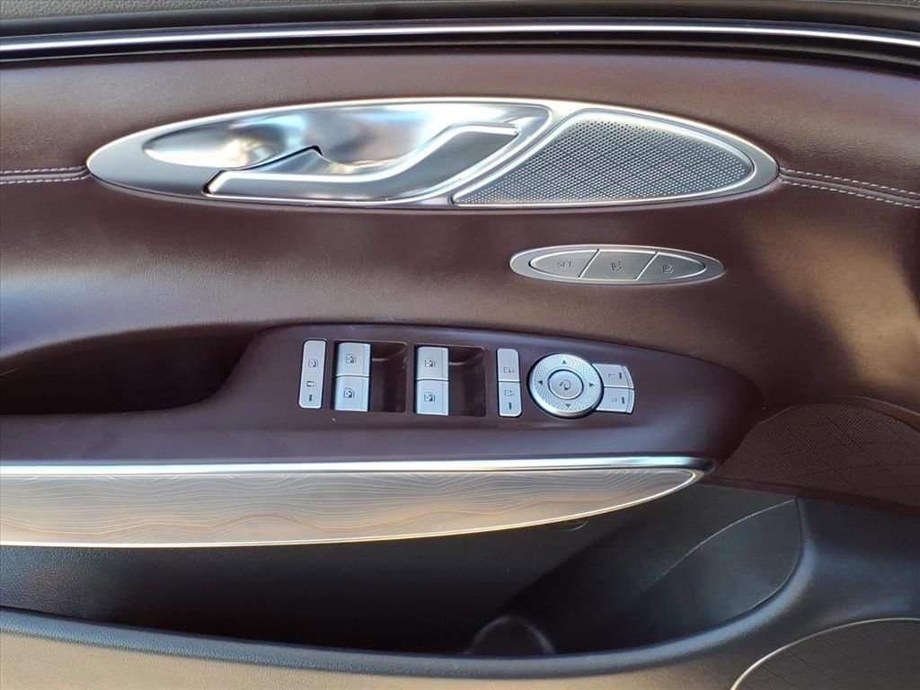 Used 2022 Genesis GV70 2.5T w/ Advanced Package image 17