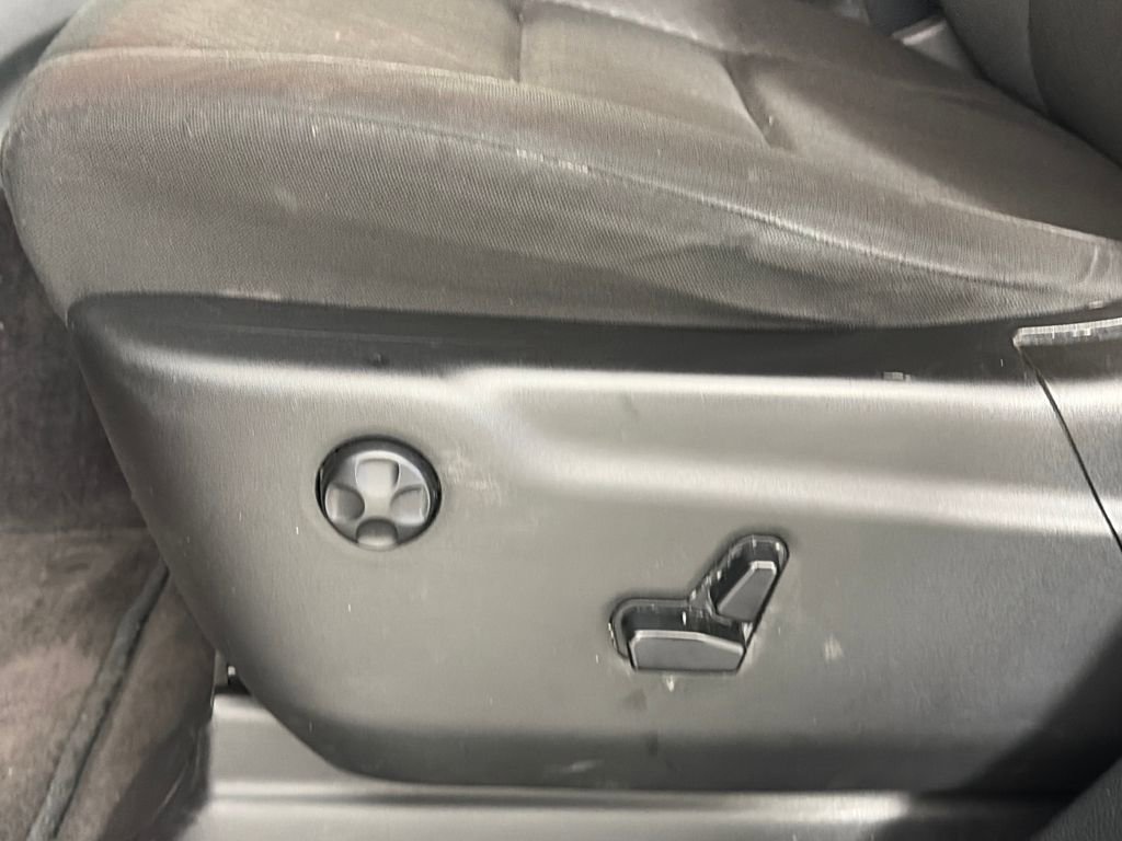 Used 2018 Jeep Grand Cherokee Laredo AWD/4WD image 26