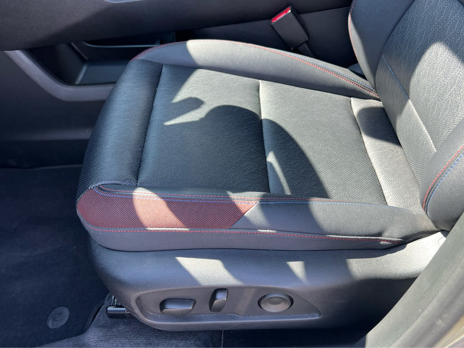 Used 2025 Chevrolet Equinox RS AWD/4WD image 28
