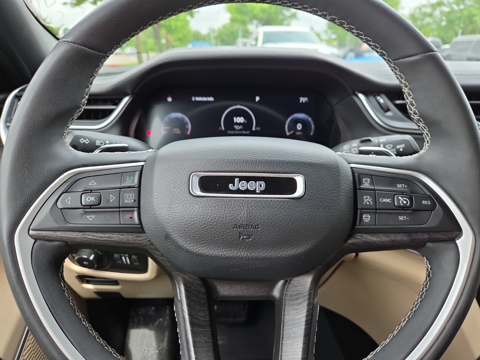 Used 2023 Jeep Grand Cherokee Limited w/ Luxury Tech Group II AWD/4WD image 24