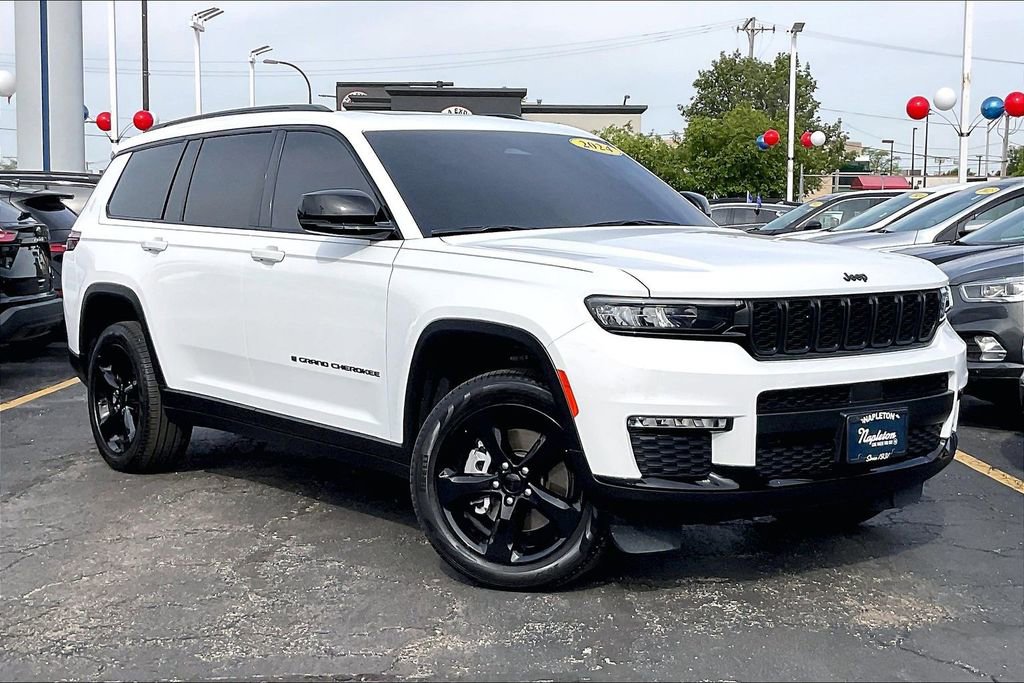 Used 2024 Jeep Grand Cherokee L Limited w/ Black Appearance Package AWD/4WD image 35