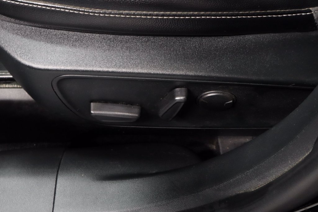 Certified 2020 Ford Escape Titanium AWD/4WD image 25