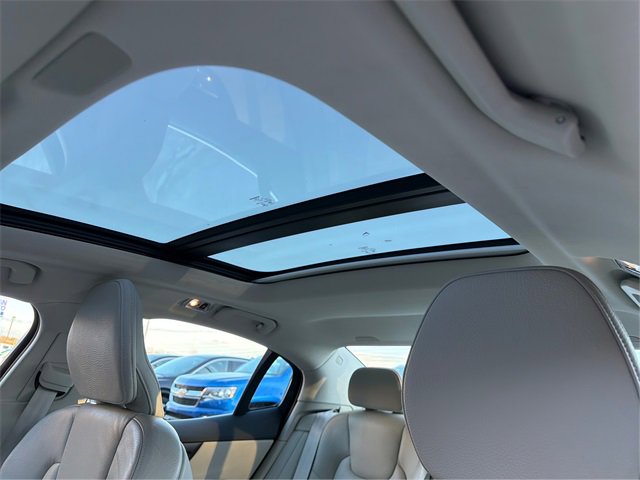 Used 2022 Volvo S60 T8 Inscription w/ Climate Package image 27