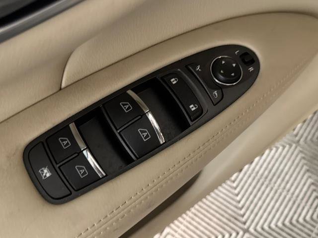 Used 2019 INFINITI Q70 Luxe image 17