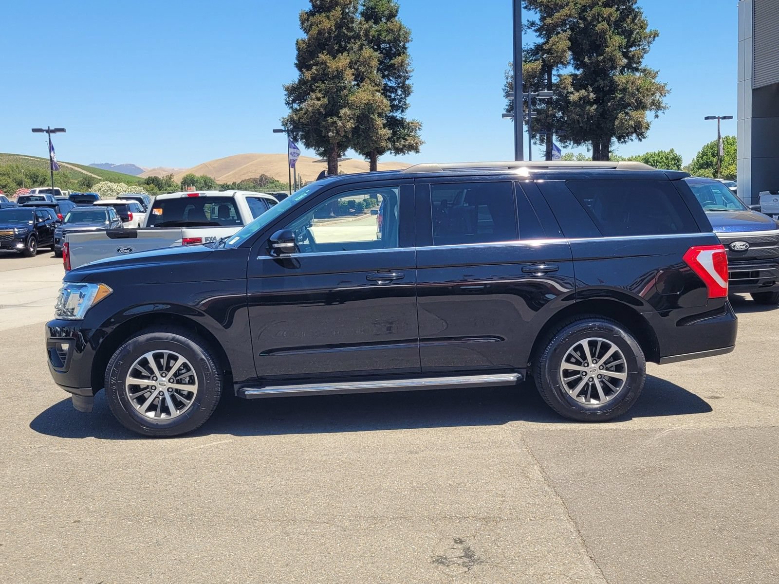 Certified 2018 Ford Expedition XLT w/ Equipment Group 202A RWD image 7