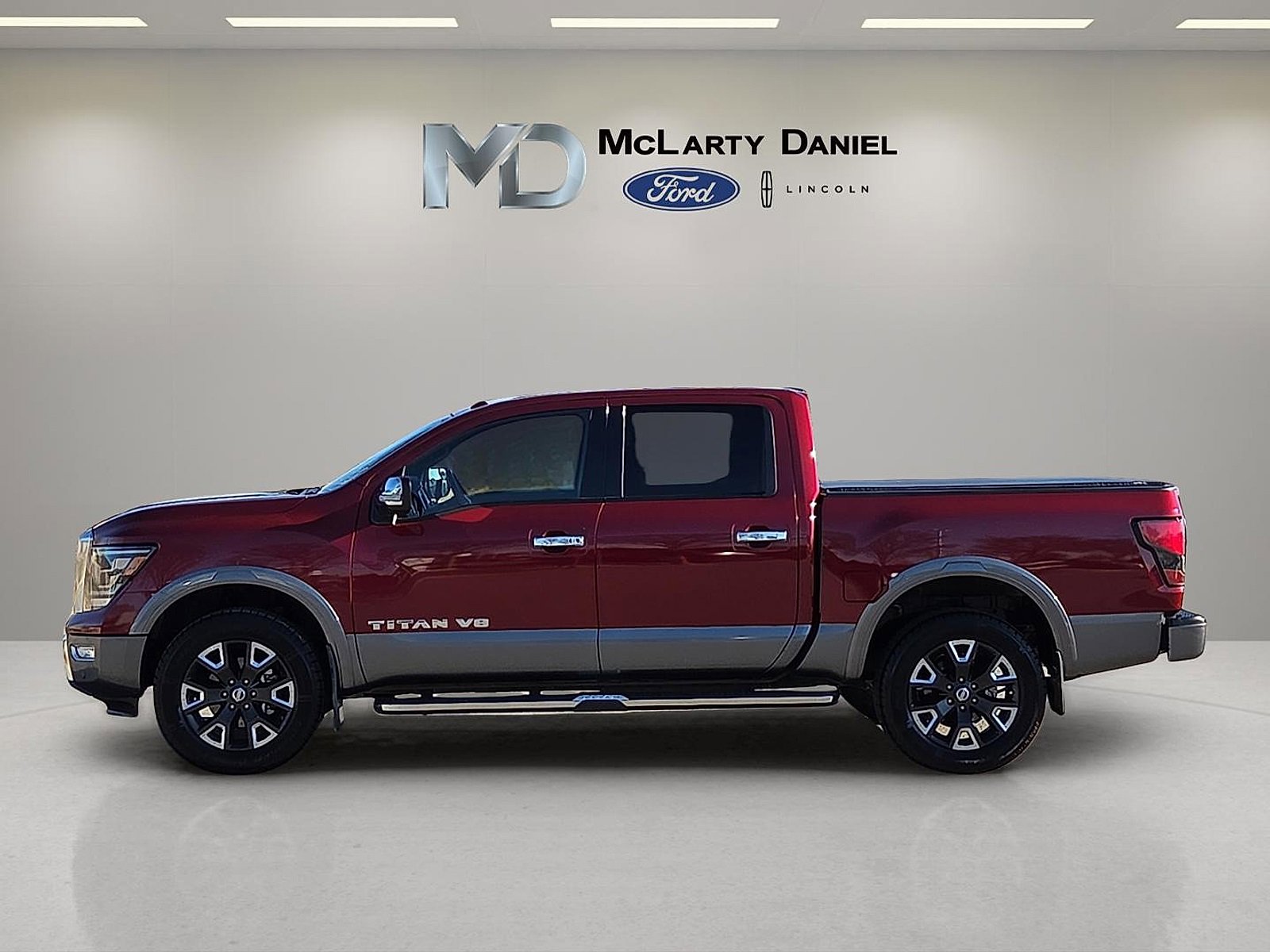 Used 2020 Nissan Titan Platinum Reserve image 3