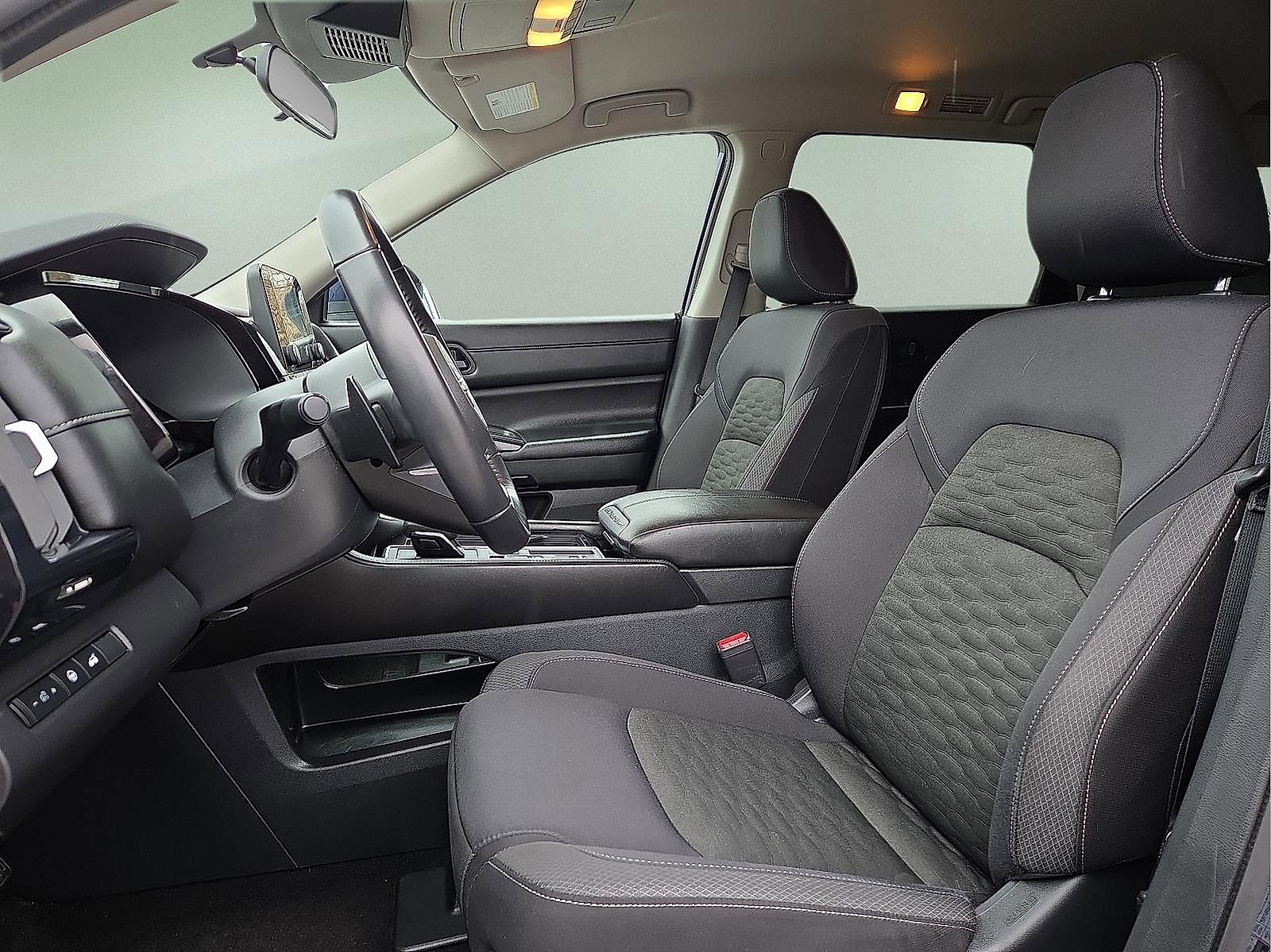 Used 2025 Nissan Pathfinder SV image 15