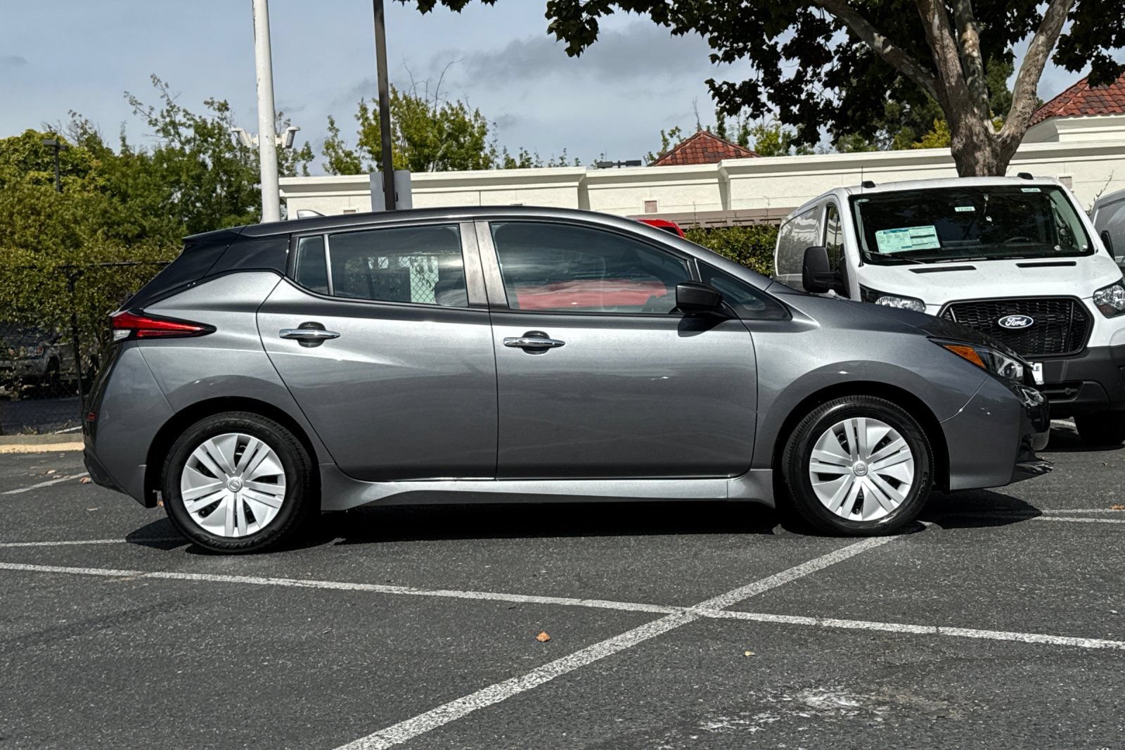 Used 2025 Nissan Leaf S FWD image 3