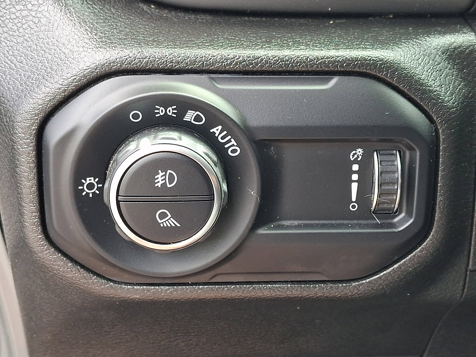 Used 2023 Jeep Gladiator Sport AWD/4WD image 25