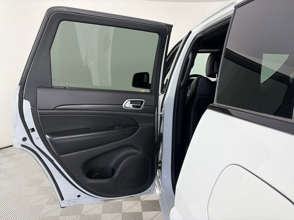 Used 2019 Jeep Grand Cherokee Altitude image 12