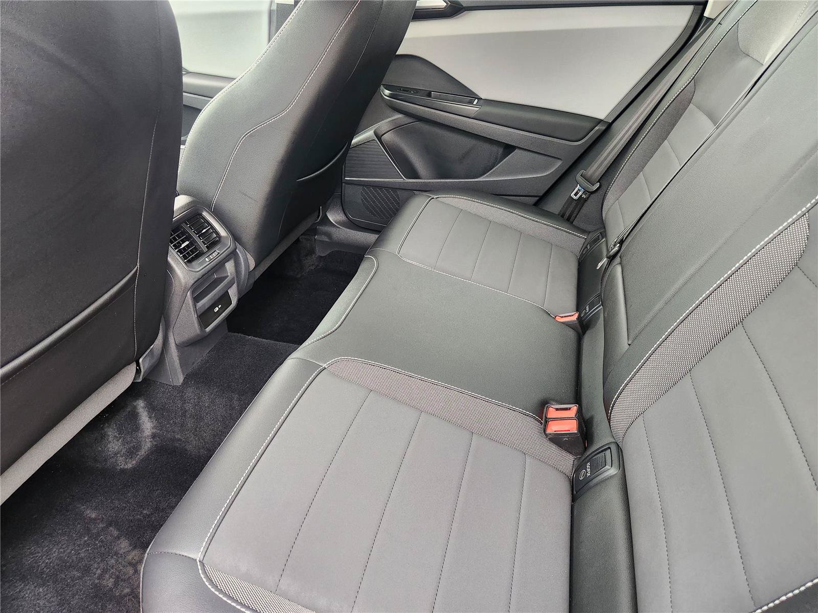 Used 2022 Volkswagen Taos SE FWD image 31