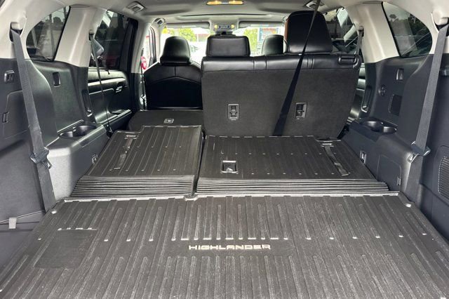 Used 2022 Toyota Highlander XLE image 18