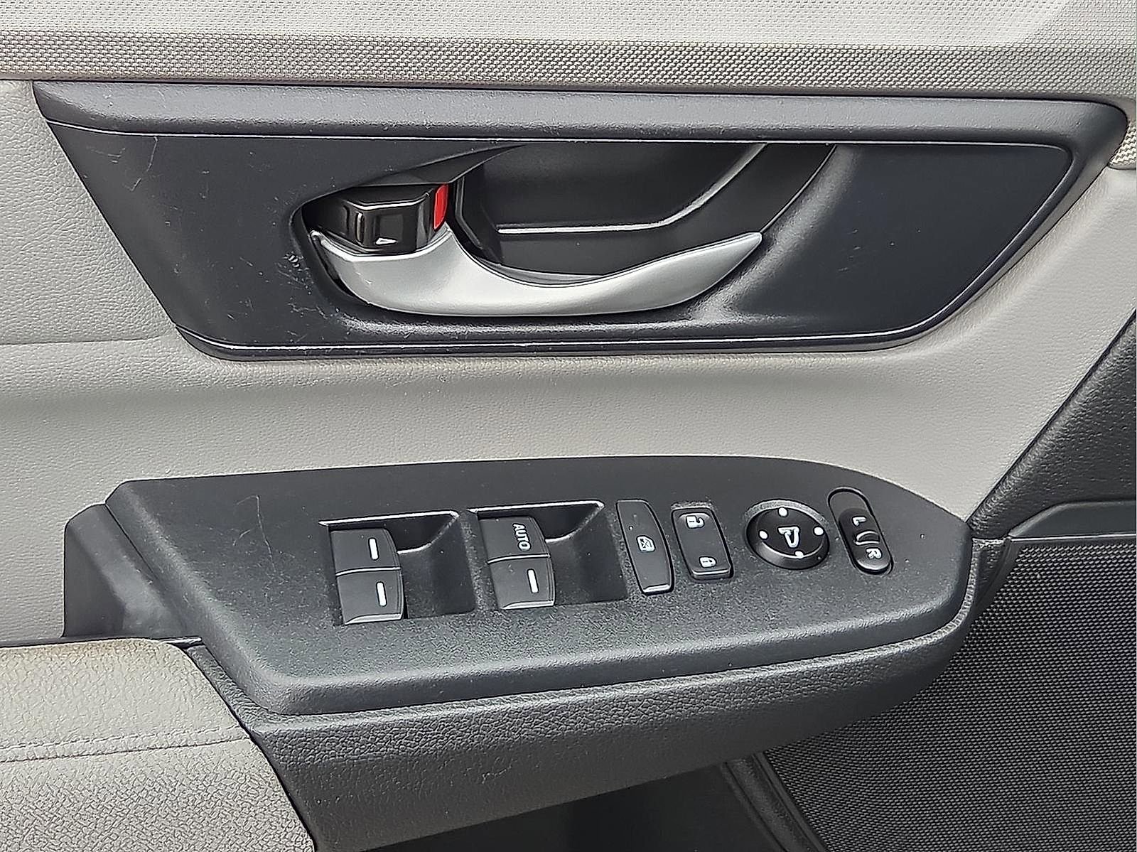 Used 2020 Honda CR-V LX image 12