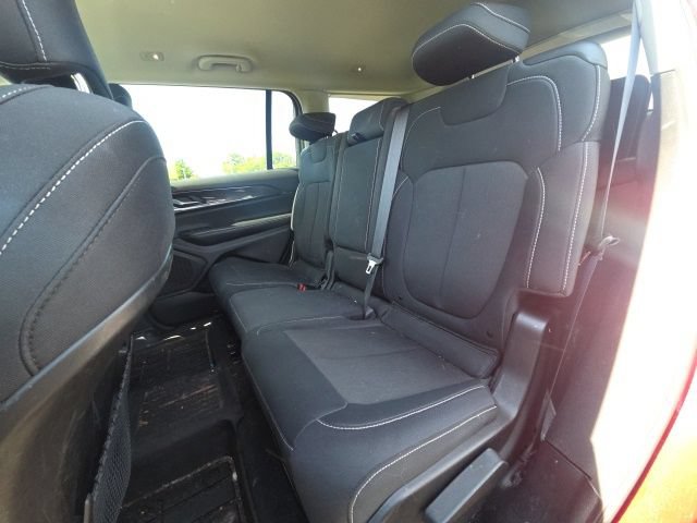 Used 2023 Jeep Grand Cherokee L Laredo w/ Luxury Tech Group I AWD/4WD image 17