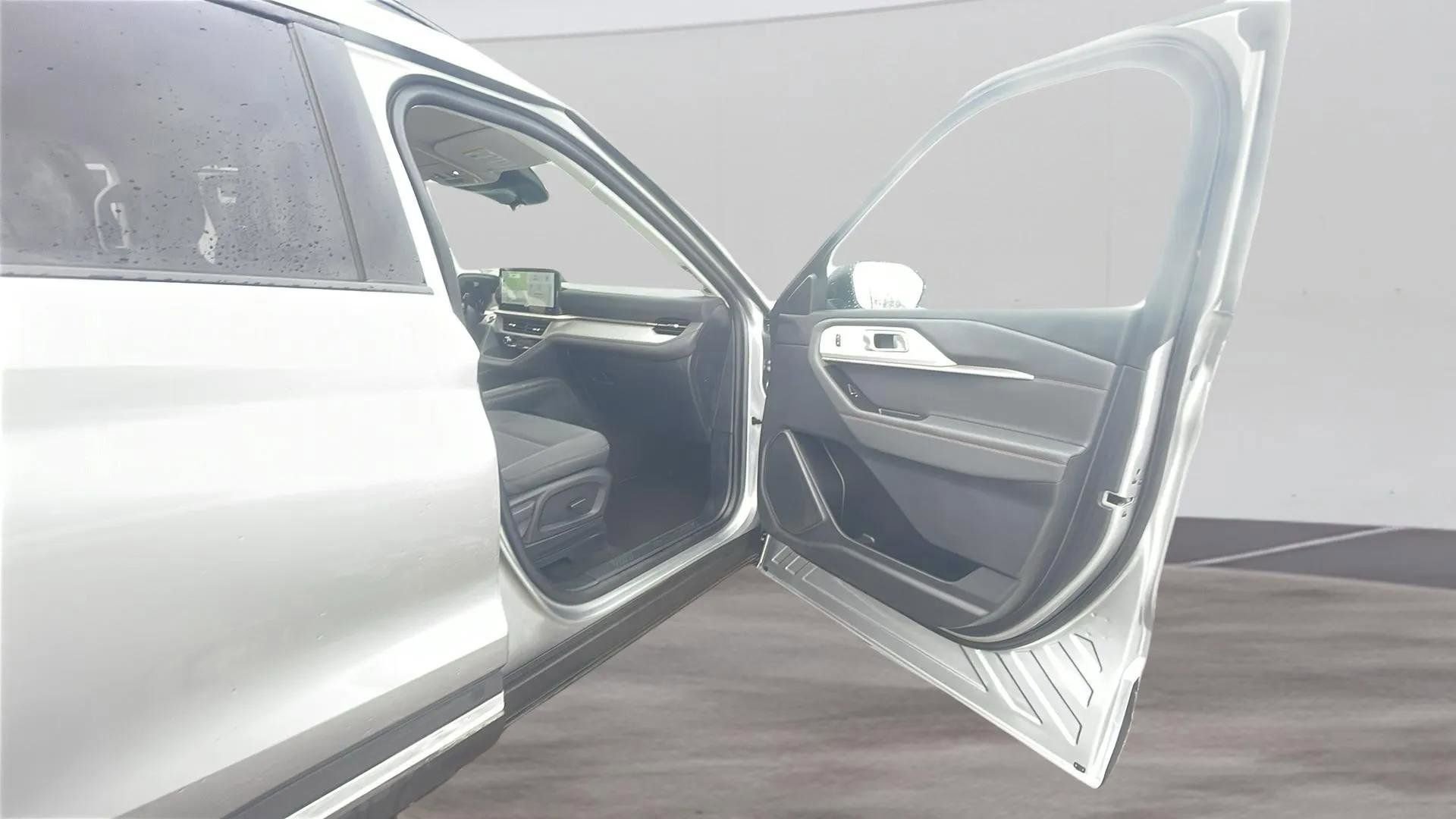 Certified 2025 Ford Explorer Active image 21