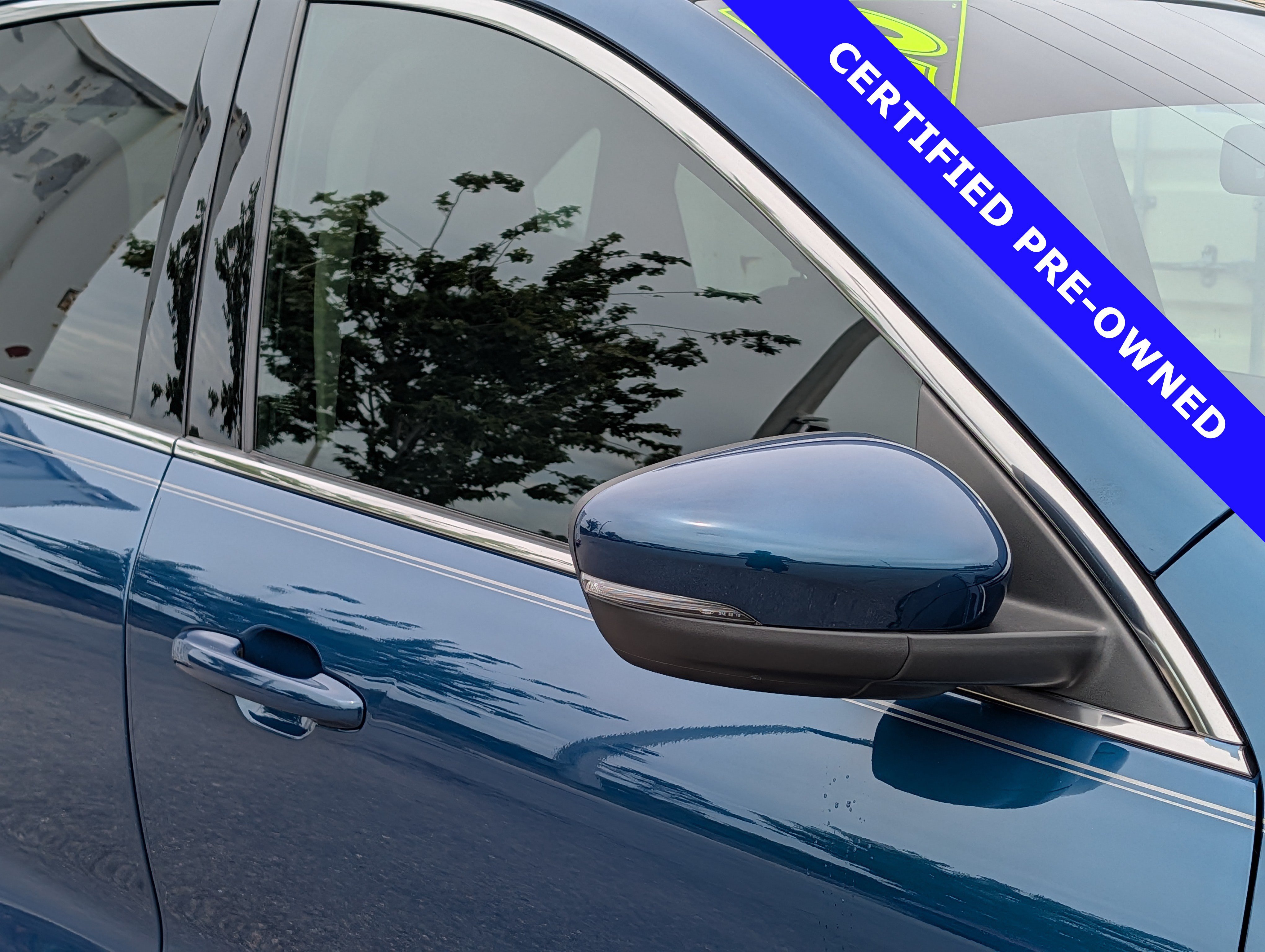 Certified 2020 Ford Escape Titanium AWD/4WD image 10