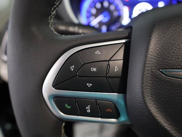 Used 2022 Chrysler Pacifica Touring-L w/ Uconnect Theater Family Group AWD/4WD image 24