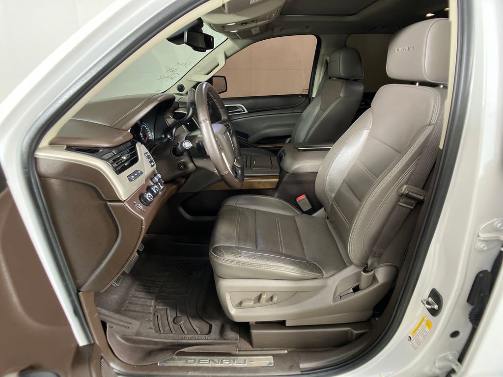 Used 2020 GMC Yukon Denali w/ Denali Premium Package image 15