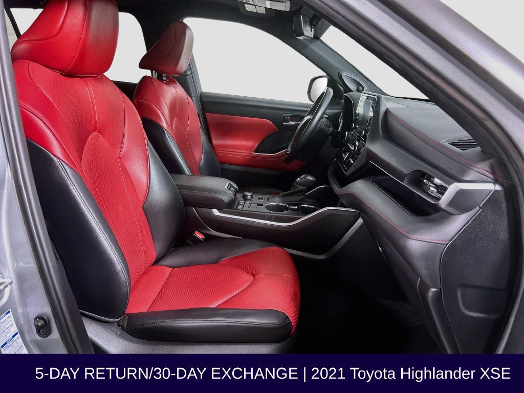Used 2021 Toyota Highlander XSE AWD/4WD image 34
