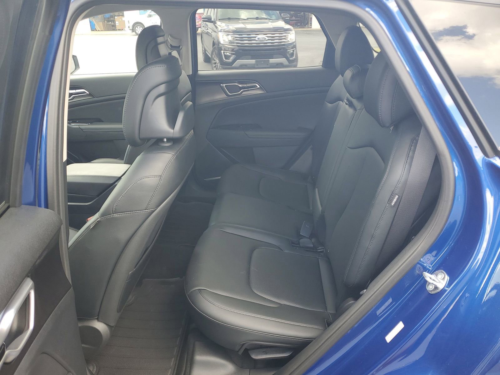 Used 2025 Kia Sportage EX FWD image 10