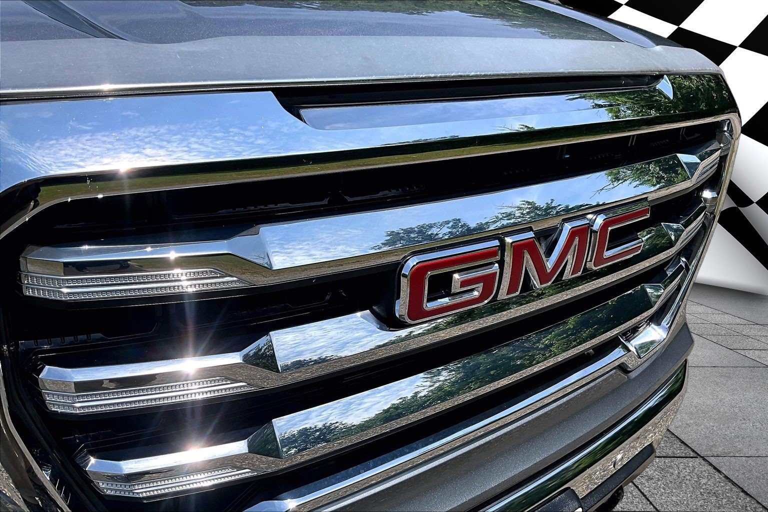 Used 2022 GMC Sierra 1500 SLE w/ Driver Alert Package I AWD/4WD image 29