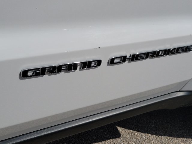 Used 2018 Jeep Grand Cherokee Laredo RWD image 12