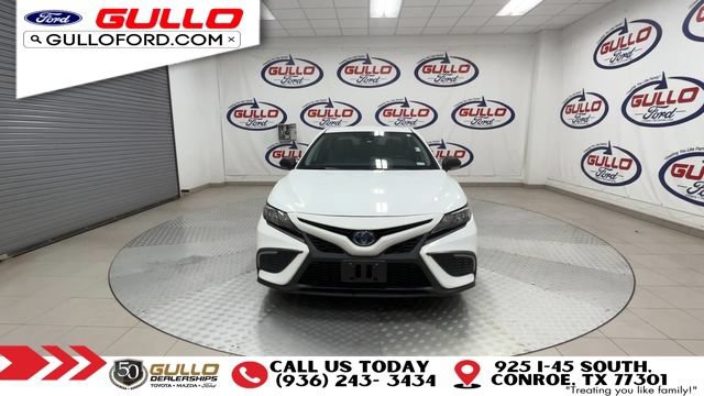 Used 2022 Toyota Camry SE FWD image 3
