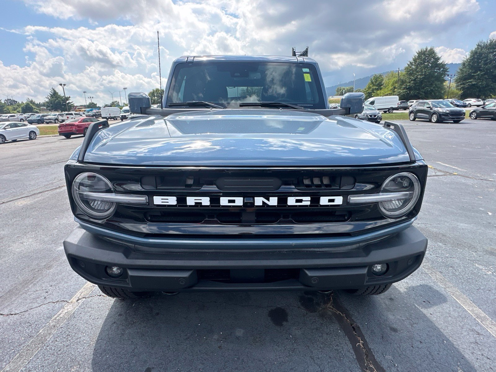 Certified 2025 Ford Bronco Outer Banks AWD/4WD image 2