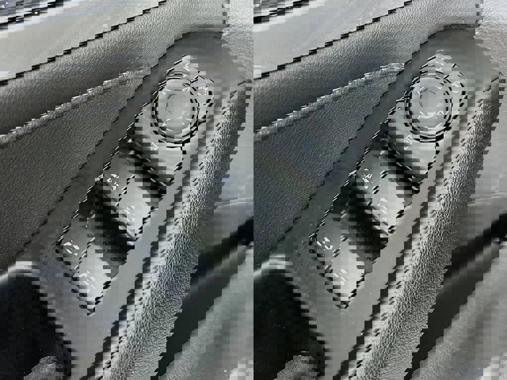 Used 2023 Chevrolet Traverse LT w/ Midnight/Sport Edition image 29