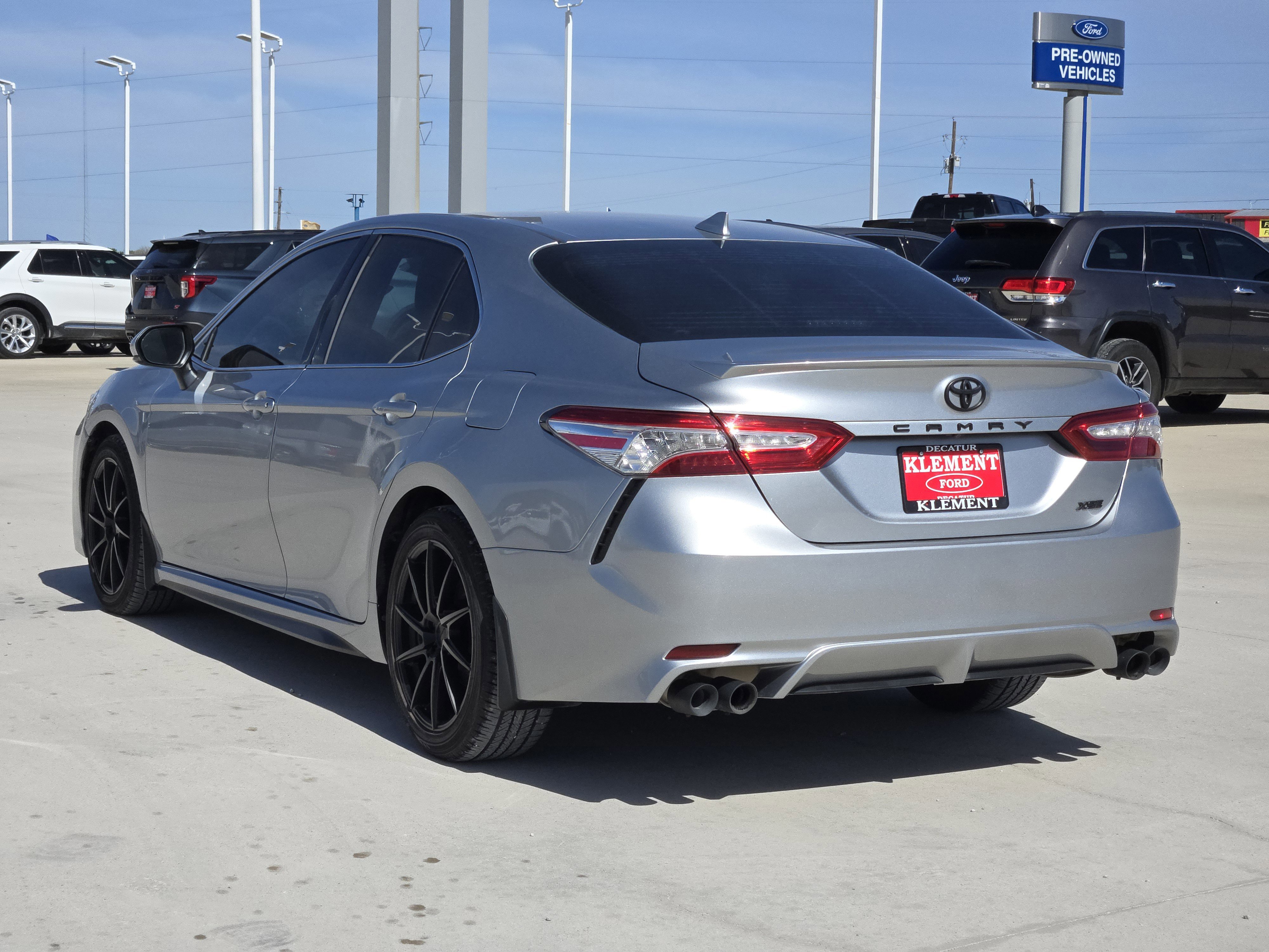 Used 2020 Toyota Camry XSE image 3