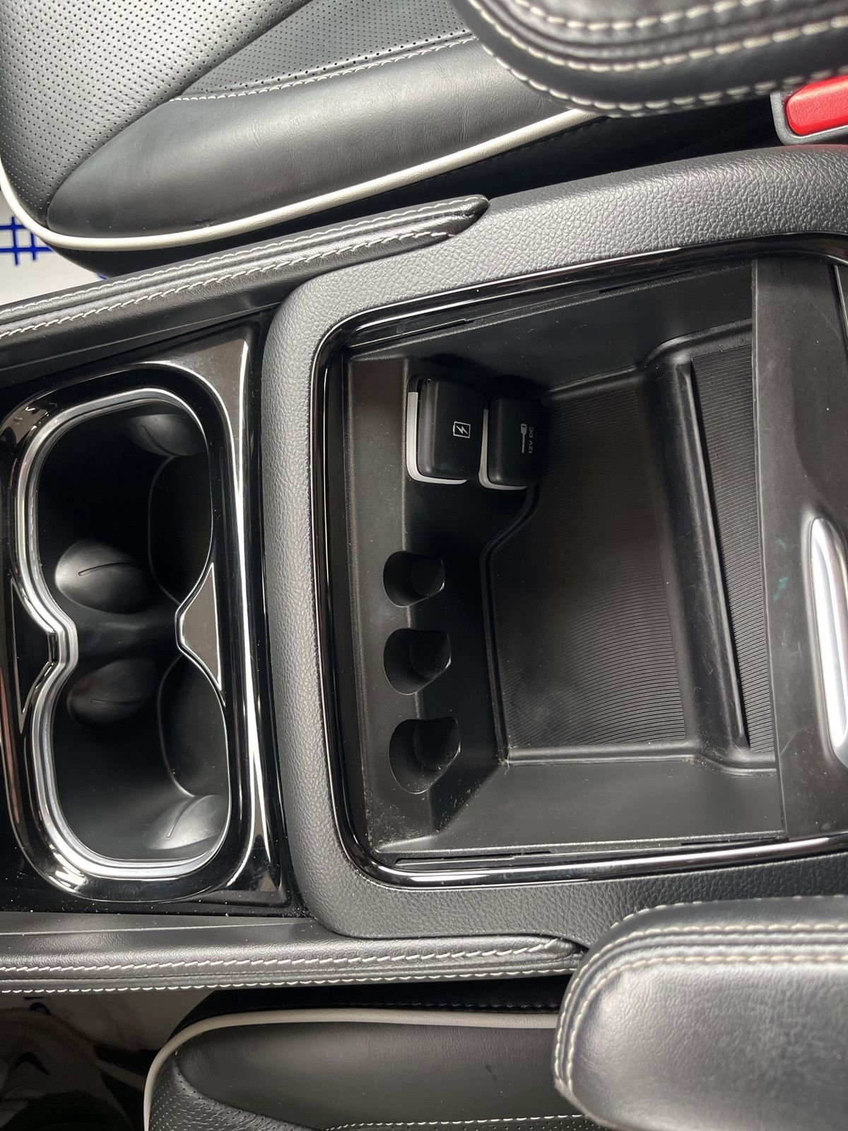 Used 2025 Chrysler Pacifica Limited image 29