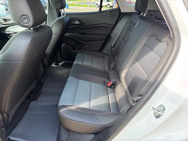 Used 2026 Chevrolet Trax LT w/ LT Convenience Package FWD image 17