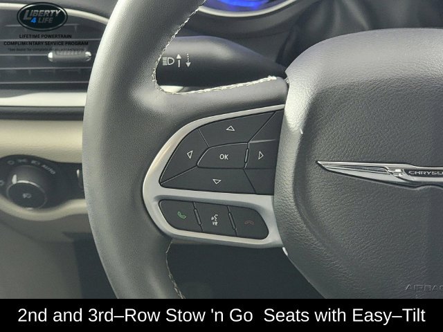Used 2024 Chrysler Pacifica Touring-L FWD image 26