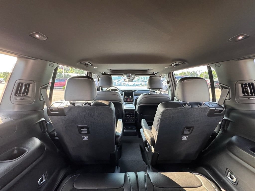 Used 2023 Jeep Grand Cherokee L Laredo AWD/4WD image 23