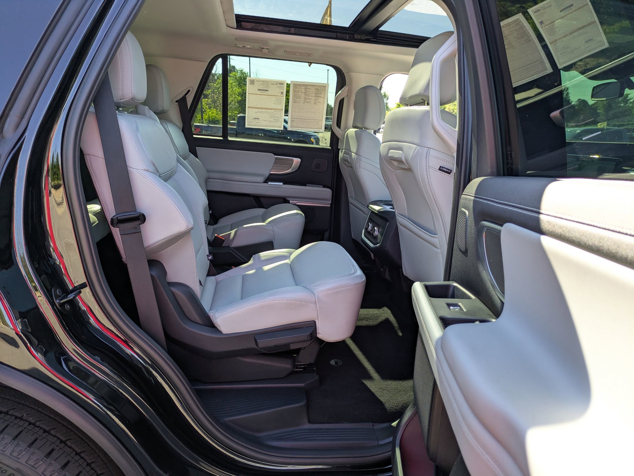 Certified 2025 Ford Expedition Platinum w/ Driver's Package AWD/4WD image 34