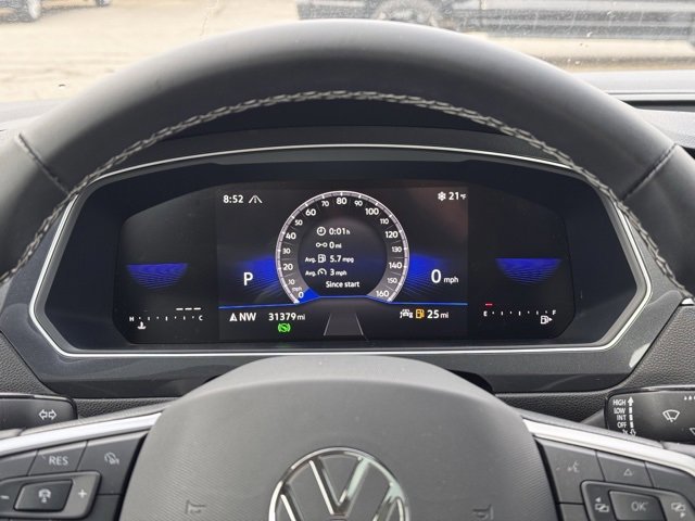 Used 2024 Volkswagen Tiguan SE w/ Panoramic Sunroof Package image 38